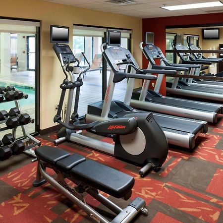 Готель Courtyard By Marriott Wichita East Екстер'єр фото