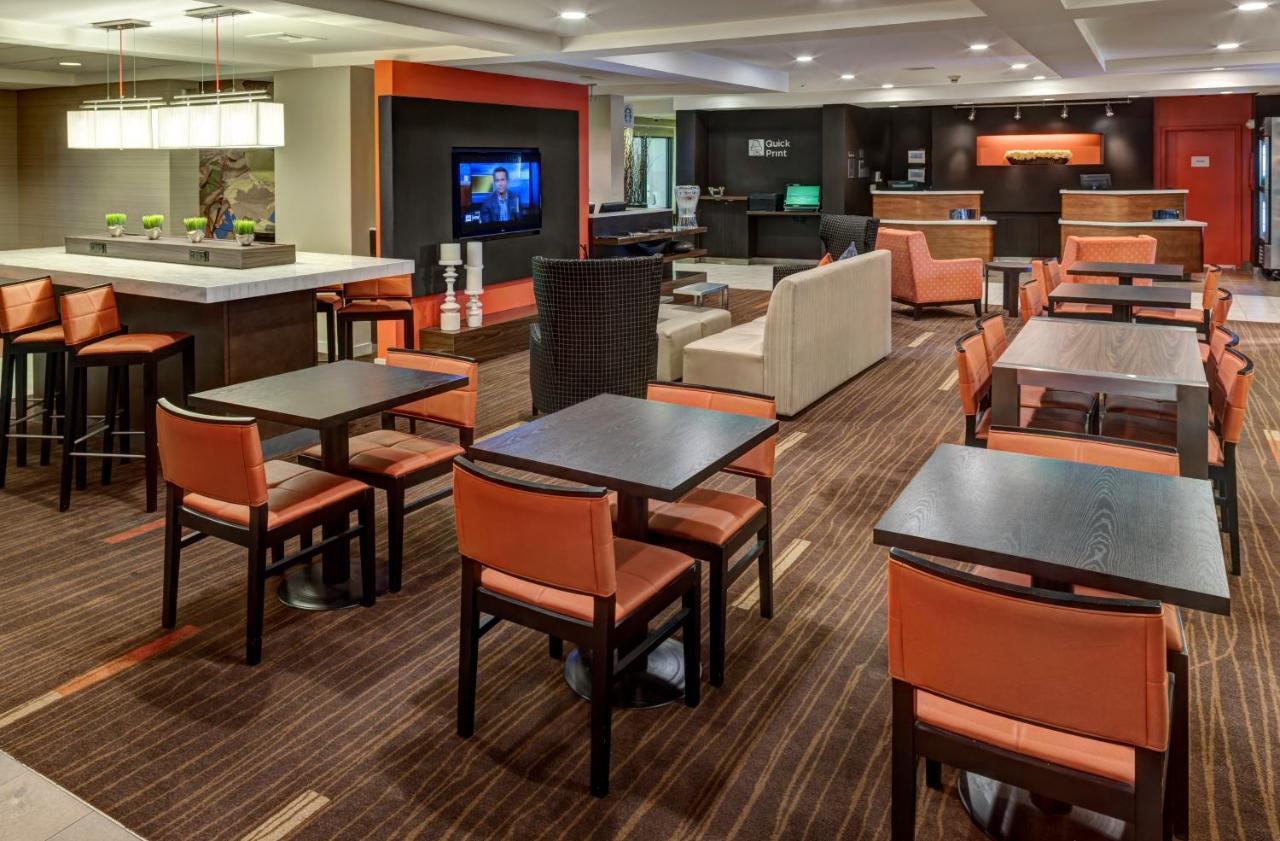Готель Courtyard By Marriott Wichita East Екстер'єр фото