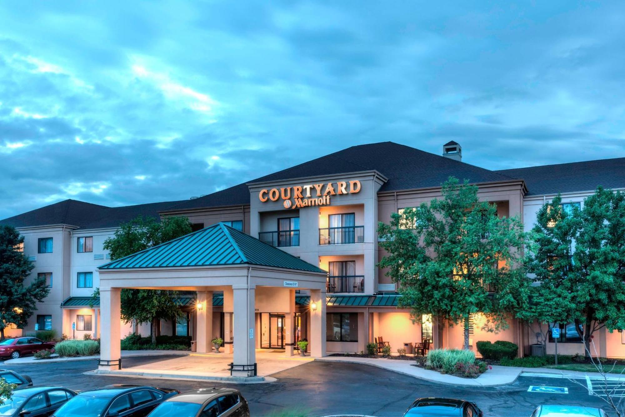 Готель Courtyard By Marriott Wichita East Екстер'єр фото