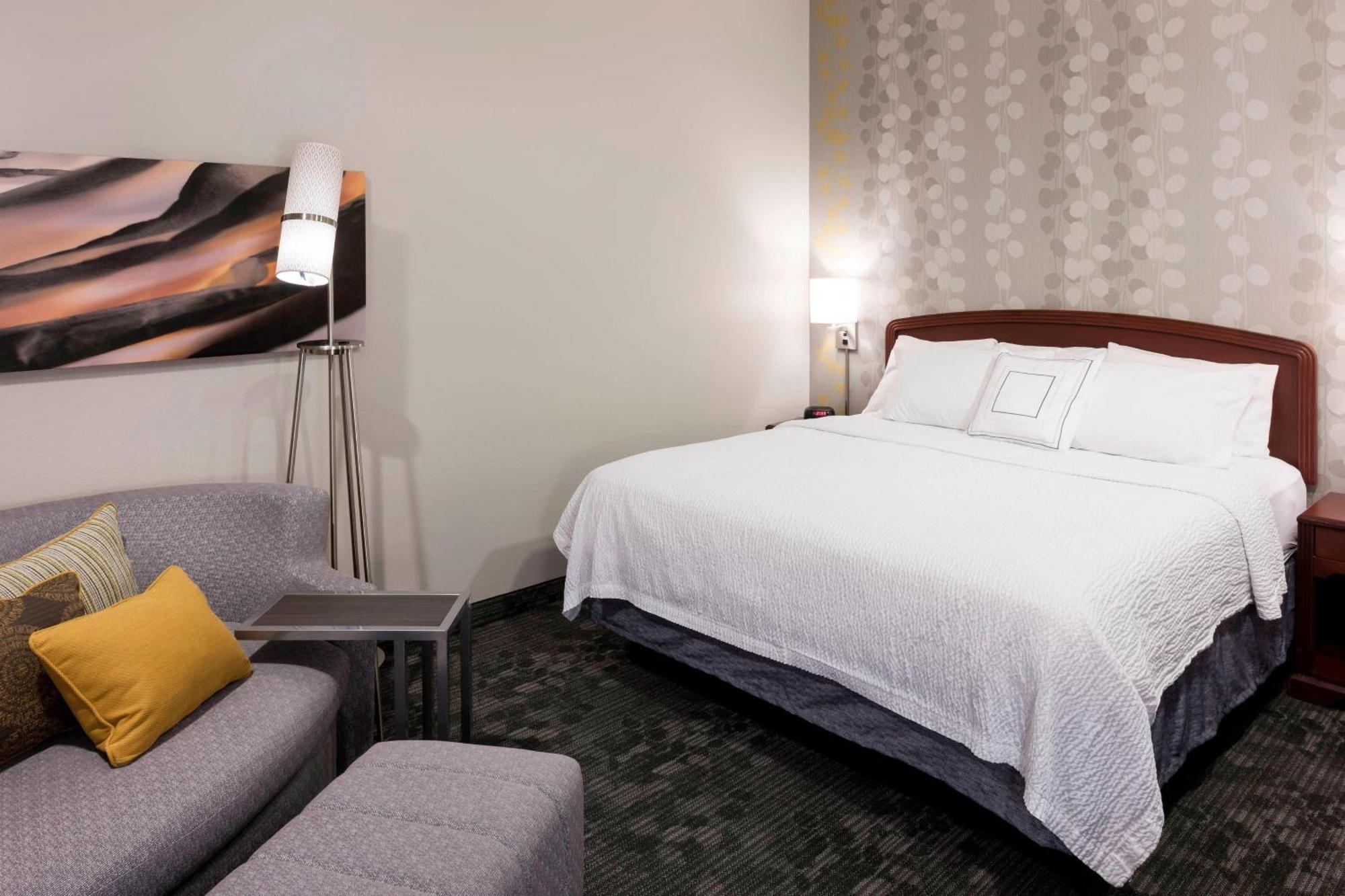 Готель Courtyard By Marriott Wichita East Екстер'єр фото