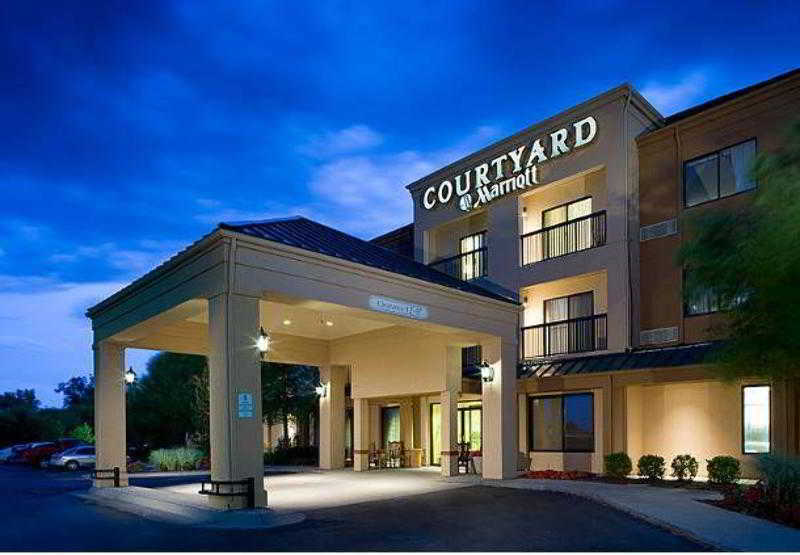 Готель Courtyard By Marriott Wichita East Екстер'єр фото