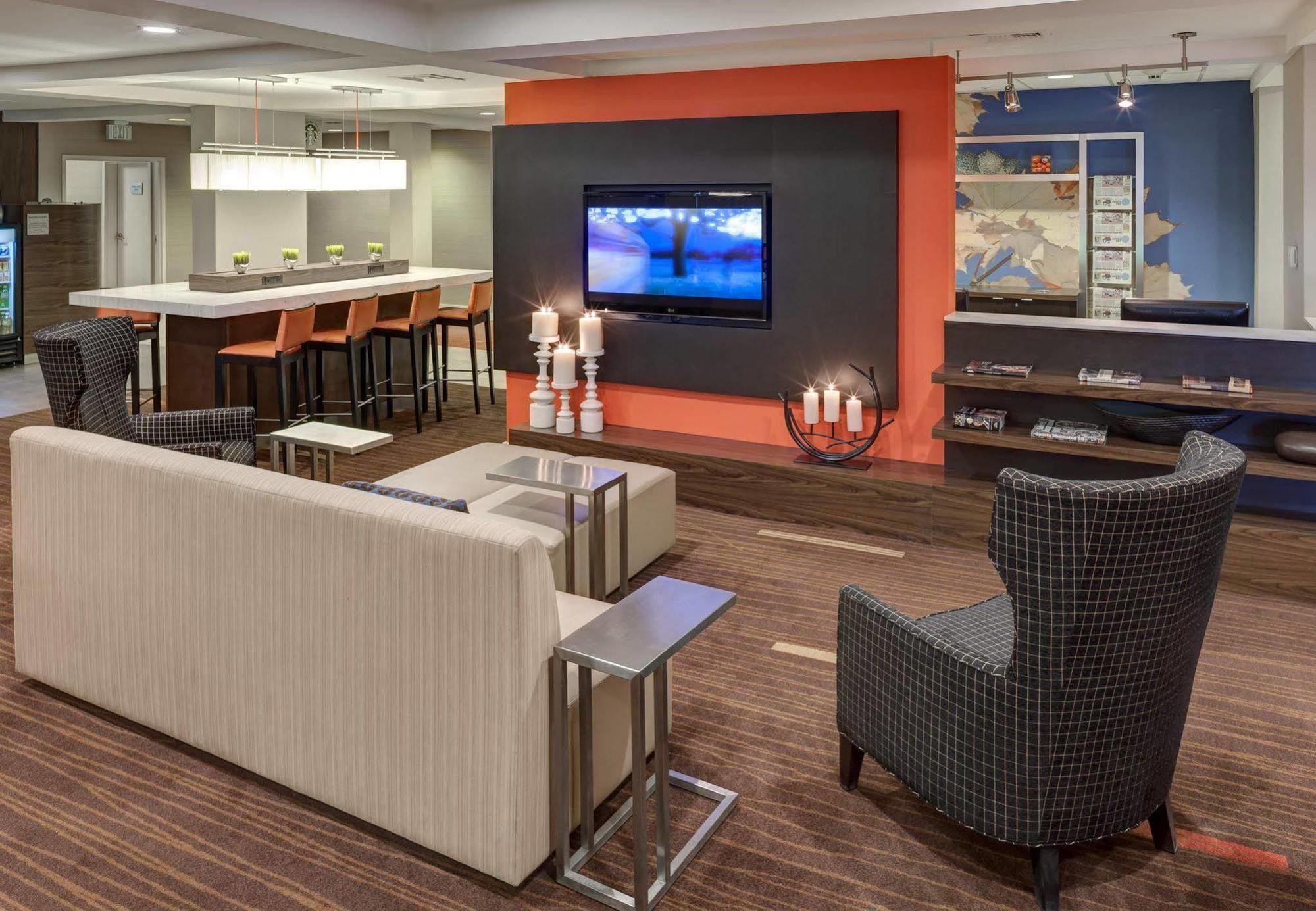 Готель Courtyard By Marriott Wichita East Екстер'єр фото