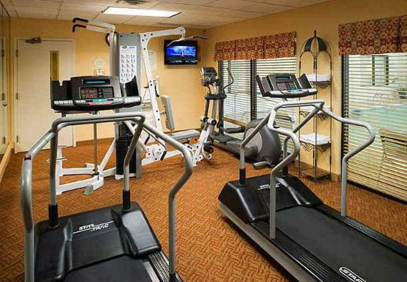 Готель Courtyard By Marriott Wichita East Екстер'єр фото