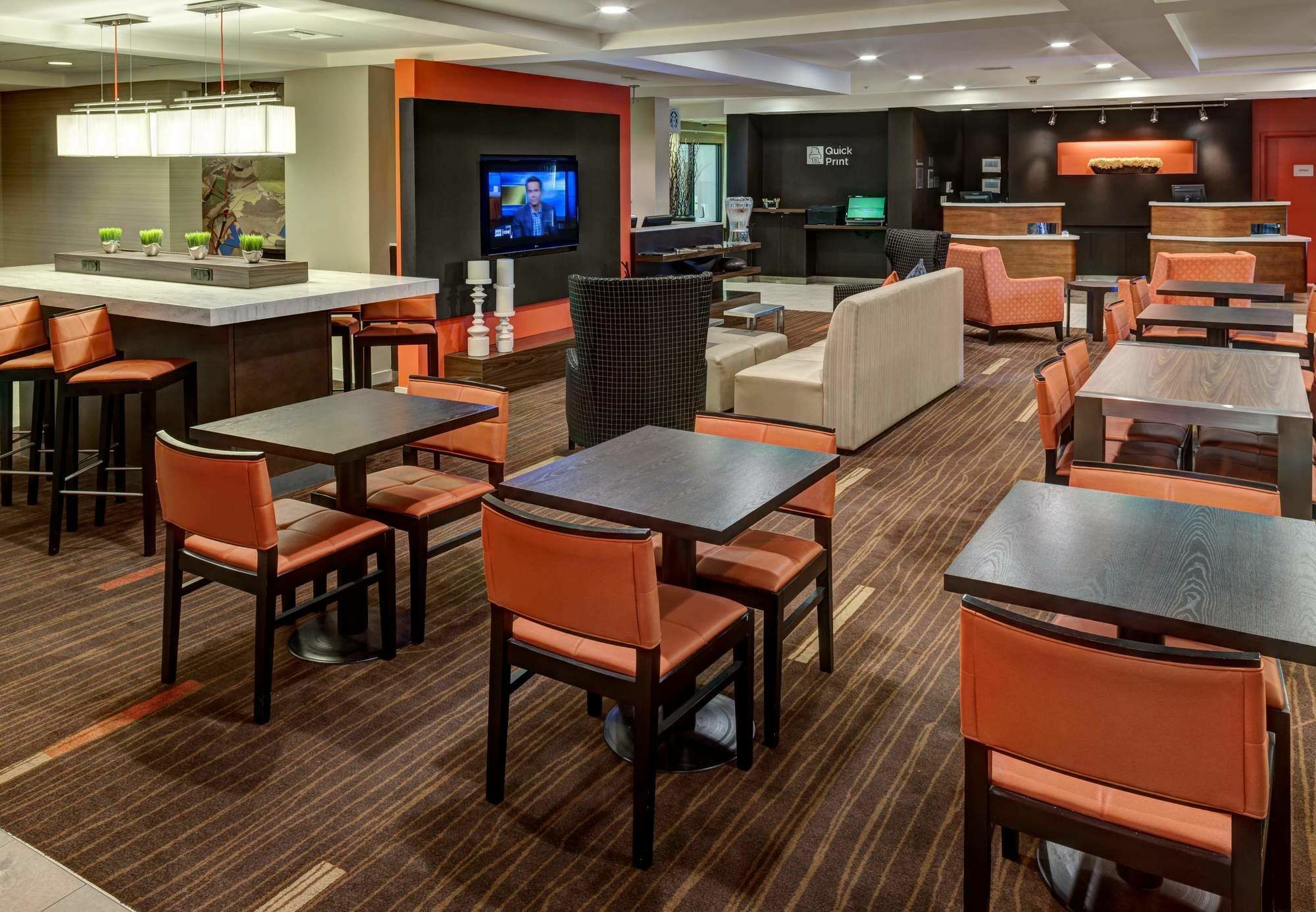 Готель Courtyard By Marriott Wichita East Екстер'єр фото